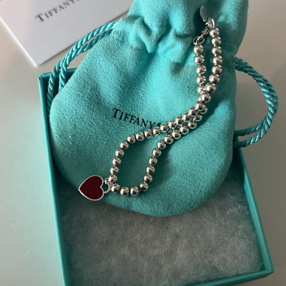 Red heart tag bead bracelet
